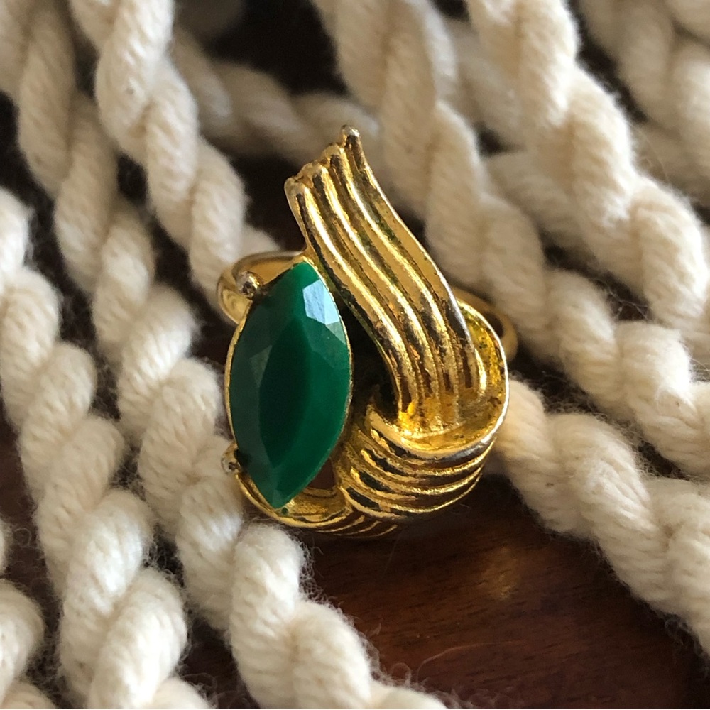 Vintage marquis emerald glass stone ring